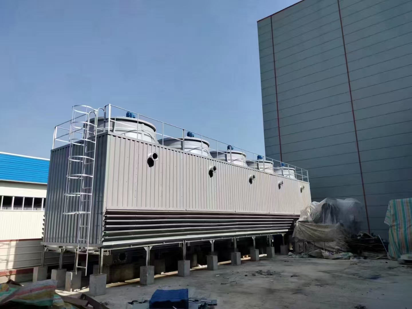 湖北十堰石油冶煉安裝350噸冷卻塔2臺